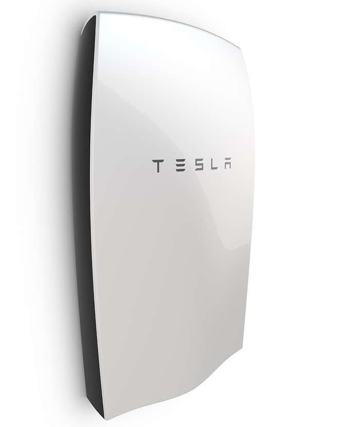 baterie Tesla Powerwall pour stocker de l'énergie fournie par les panneaux solaires