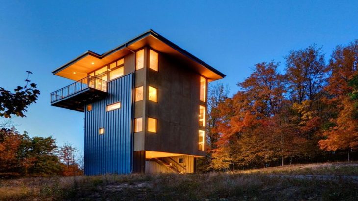 Une-tour en bois pour observer de chez soi la nature