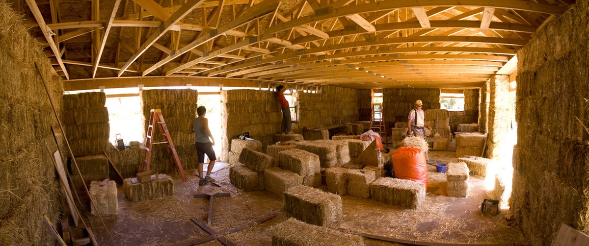 MAISON GRAINES TOIT EN PAILLE