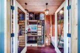 chambre basse - Basecamp tiny house par Backcountry Tiny Homes - Usa