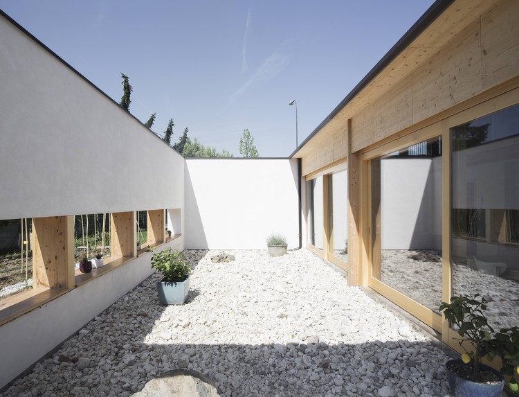 patio - SCL Maison isolée paille par Jimmi Pianezzola Architetto - Italie