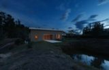 vue extérieure nuit - Earth house par Alfonso Arango - Colombie
