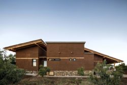 Fondation en pierres & mur en terre crue - Kumanchikua-House par Moro-Taller-Arquitectura - Tarecuato - Mexique