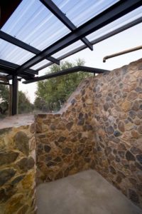 Mini pièce en pierres - maison-pierres-bois par Earthworld Architects - Pretoria, Afrique du Sud