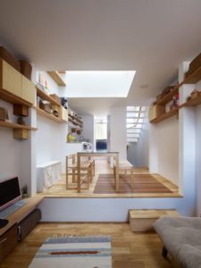 Pièce de vie - tiny-house par Fujiwaramuro-Architects - Kobe - Japon
