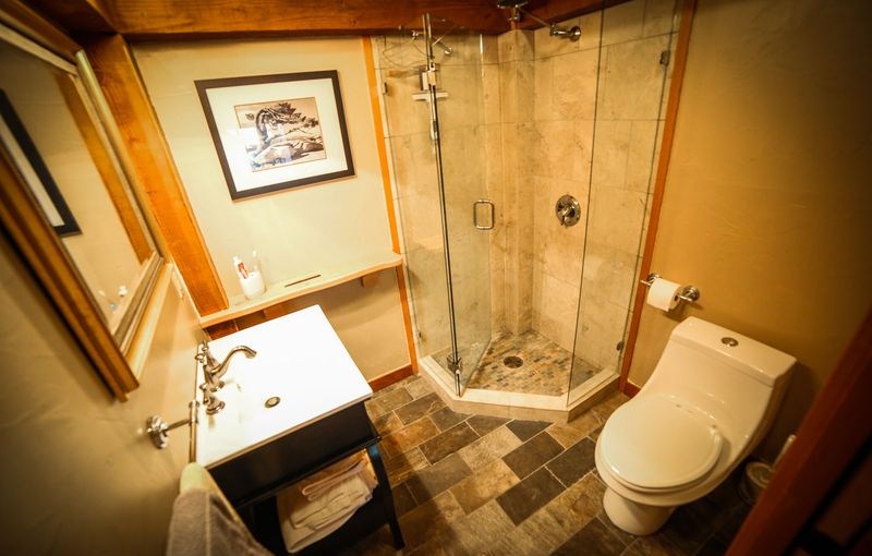 Salle de bains - Winckler cottage par Lindcroft Custom Dwellings - Vancouver - Canada