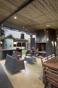 Séjour & salon - maison-pierres-bois par Earthworld Architects - Pretoria, Afrique du Sud