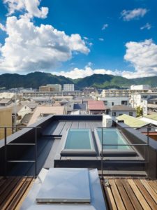 Toiture terrasse bois - tiny-house par Fujiwaramuro-Architects - Kobe - Japon