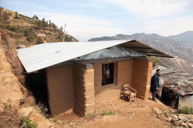 Un projet de six maisons earthbag dans le district de Nuwakot au Nepal