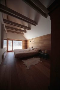 Chambre et grande baie vitrée - Alpine-hut par OFIS-arhitekti - Stara Fuzina, Slovenie