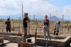 Fondation en pierres - Babus-house par C-re-a.i.d - Kilimandjaro, Tanzanie