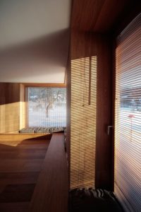 Grande pièce salon - Alpine-hut par OFIS-arhitekti - Stara Fuzina, Slovenie