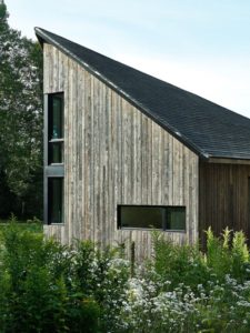 Facade arriere-Les soeurs par Anik Péloquin architecte - La Malbaie - Canada