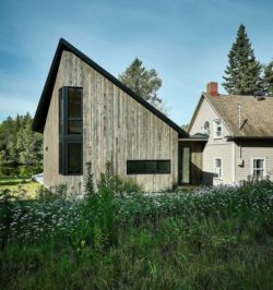 Facade principale-Les soeurs par Anik Péloquin architecte - La Malbaie - Canada