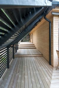 terrasse balcon - Pyramid-House par VOID-Architecture - Sysma, Finlande © Timo Laaksonen