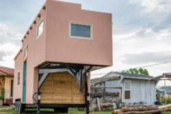 Adobe Style Tiny House par Mitchcraft Tiny Homes - Usa