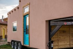 Adobe Style Tiny House par Mitchcraft Tiny Homes - Usa