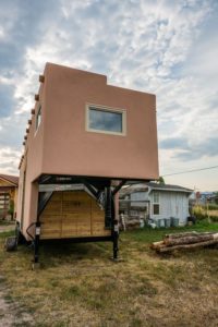 Adobe Style Tiny House par Mitchcraft Tiny Homes - Usa