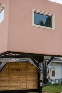 Adobe Style Tiny House par Mitchcraft Tiny Homes - Usa