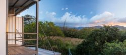 Balcon et vue panoramique paysage - Franceschi-Container par DAO, Re Arquitectura - Santa Ana, Costa Rica © Adam Baker