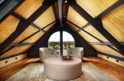 salon aménagé toit - Church-Built par Bagnato Architects - Melbourne, Australie © Axiom