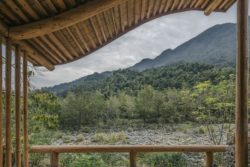 Balustrade en bois local - Springstream-House par WEI architects - Fuding, Chine © Weiqi Jin