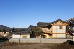 Façade principale jour - Su-o-jae par studio-GAON - Jingwan-dong, Coree du Sud © Youngchae Park