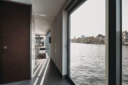 Grande baie vitrée - Haarlem-Shuffle par vanOmmeren-architecten - Haarlem, Pays-Bas © Eva Bloem