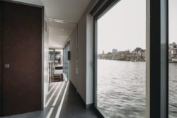 Grande baie vitrée - Haarlem-Shuffle par vanOmmeren-architecten - Haarlem, Pays-Bas © Eva Bloem