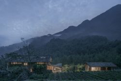 Maison principale et maison d'hôtes - Springstream-House par WEI architects - Fuding, Chine © Weiqi Jin