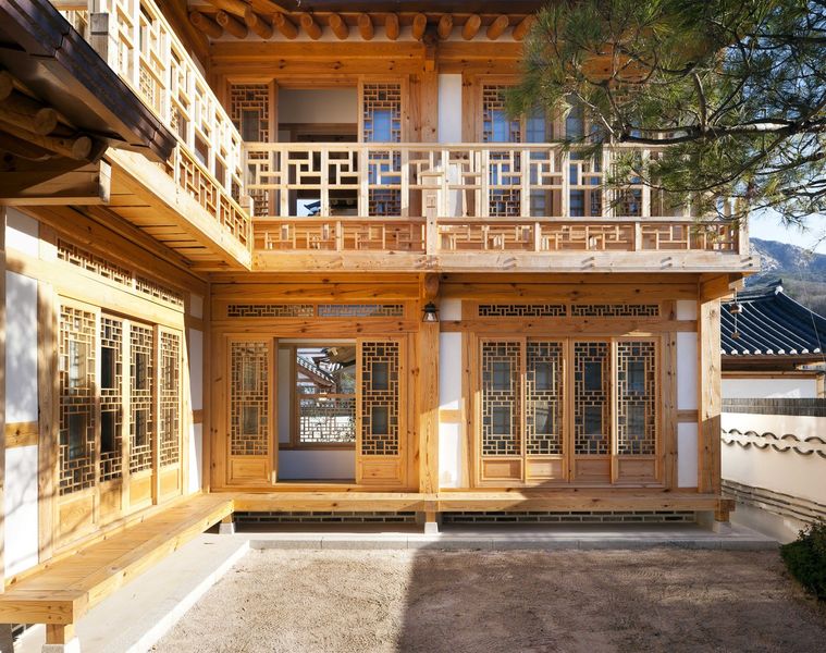 Ouvertures et balcon en bois - Su-o-jae par studio-GAON - Jingwan-dong, Coree du Sud © Youngchae Park