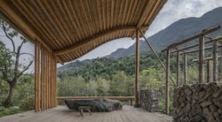 Terrasse bois lambris - Springstream-House par WEI architects - Fuding, Chine © Weiqi Jin