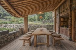 Terrasse salon design et vue sur cuisine - Springstream-House par WEI architects - Fuding, Chine © Weiqi Jin