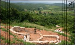 fondation en pierre - chalet-eartbag - Ghana © migratingculture