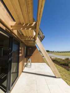 Façade terrasse et porte vitrée coulissante - Core 9 par Beaumont Concepts - Cape Paterson, Australie © Warren Reed