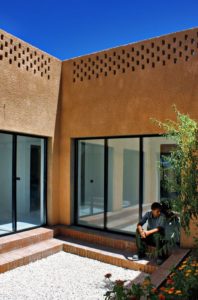 Grandes portes vitrées - Through Gardens House par BAM Architects - Parvaneh, Iran