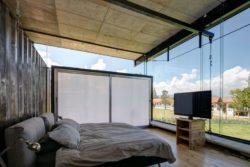 Chambre totalement ouverte - container-house par Daniel Moreno Flores - Guayaquil, Equateur © Federico Cairoli