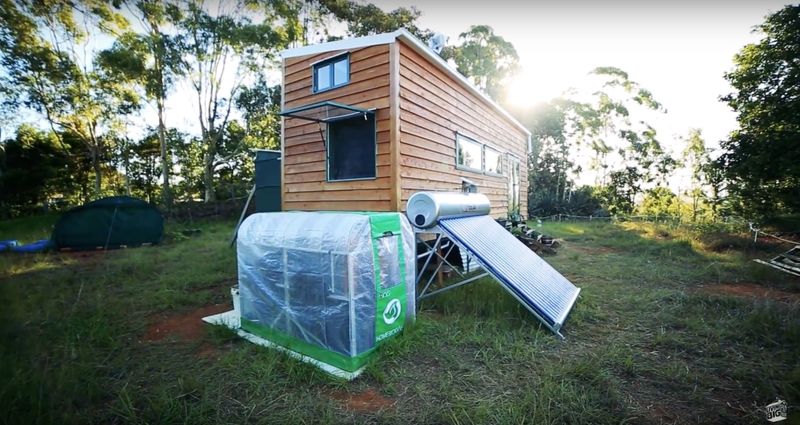 Chauffe eau solaire et système collecte eau pluie - Tiny-House par Paul & Annett - Byron Bay, Australie