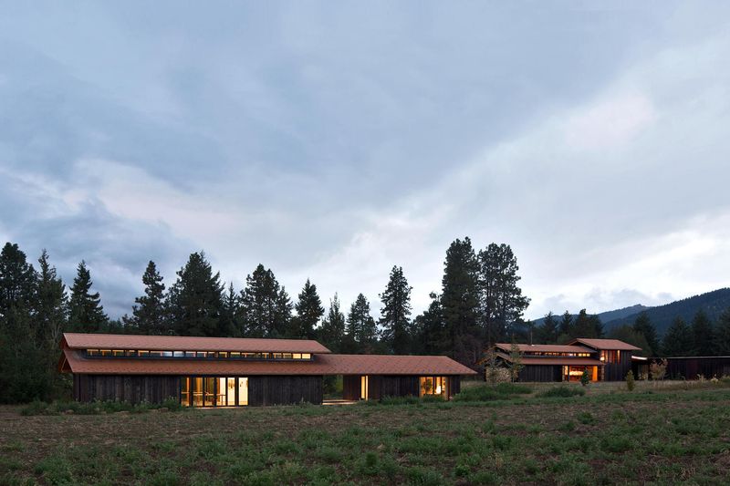 Ensemble bâtiments site - Trout-Lake-House par Olson Kundig - Washington, USA © Jeremy Bittermann