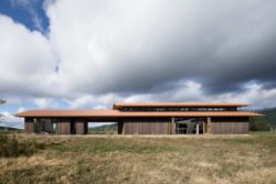 Façade principale - Trout-Lake-House par Olson Kundig - Washington, USA © Jeremy Bittermann