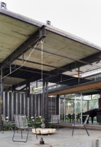 Salon terrasse design - container-house par Daniel Moreno Flores - Guayaquil, Equateur © Federico Cairoli