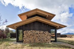 Stockage bois récupéré pour chauffage - Trout-Lake-House par Olson Kundig - Washington, USA © Jeremy Bittermann
