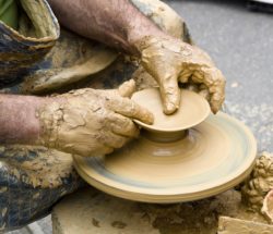 Même le travail des artisans est régie par une norme