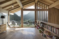 Bibliothèque étage - CNR-House par Alp-Architecture - Vollèges, Suisse © Christophe Voisin