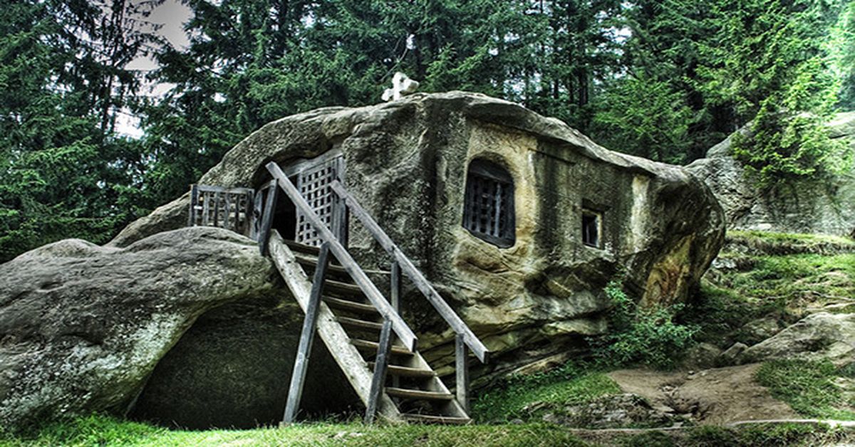 Boulder-house-earthbag