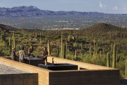 Vue panoramique paysage désert - Mountain-Retreat par DUST - Tucson, USA © Jeff Goldberg