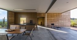 salle séjour et cuisine - Mountain-Retreat par DUST - Tucson, USA © Jeff Goldberg