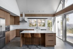 îlot central de cuisine - High-Altitude-Style par Jane Hope - Saint-Sauveur, Canada © Adrien Williams