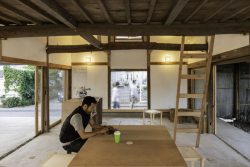 Aménagement salon - Deguchishoten par kurosawa kawara-ten - Ohara Isumi Chiba, Japon © Ryosuke Sato