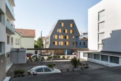 Au clair du quartier par Golay Architecte - Grenoble © Nicephore Tsimbidaros